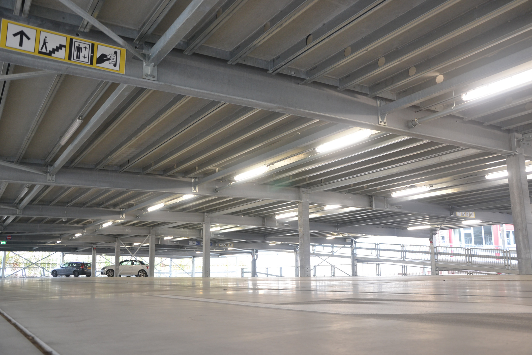 Quantum Deck Vloer met warmgewalste constructie, Leiden